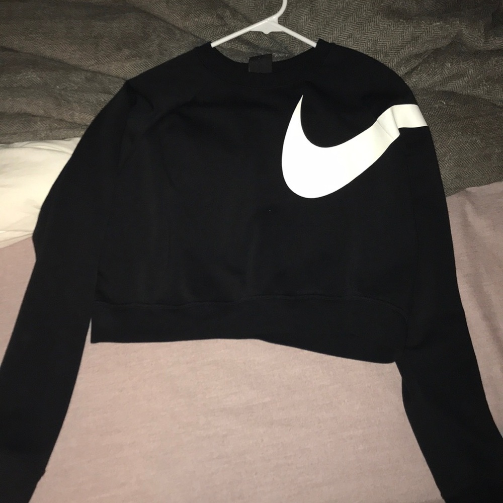 nike cropped sweatshirt